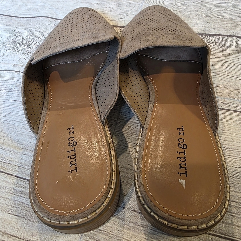 Indigo Rd. Size 10 Hayze Faux Suede Perforated Slip On Taupe Mule Almond Toe New - Picture 5 of 8